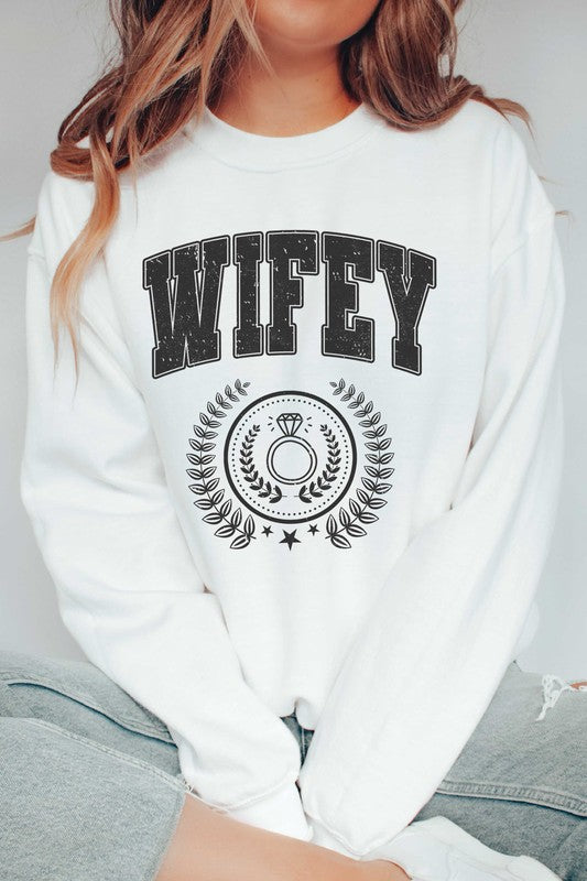 PLUS SIZE - WIFEY WREATH Graphic Sweatshirt