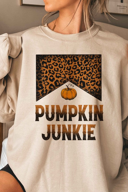 LEOPARD PUMPKIN JUNKIE GRAPHIC SWEATSHIRT