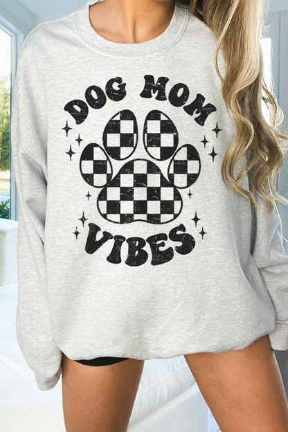 DOG MOM VIBES OVERSIZED SWEATSHIRT