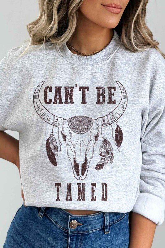 CANT BE TAMED CATTLE GRAPHIC SWEATSHIRT