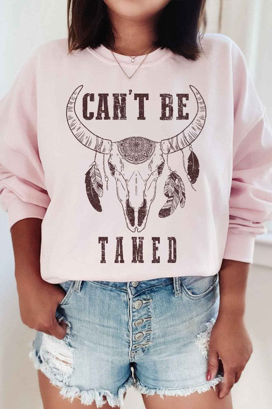 CANT BE TAMED CATTLE GRAPHIC SWEATSHIRT