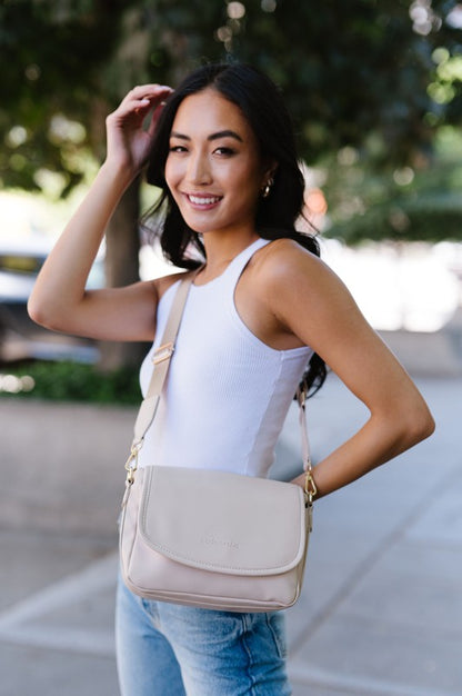 SIGNATURE CROSSBODY SHOULDER BAG WITH CARD WALLET