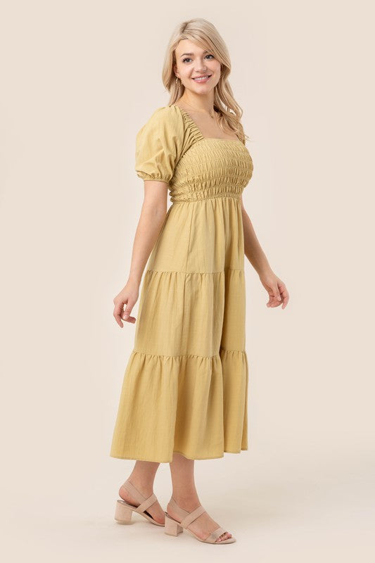 Tiered long dress with puff sleeves