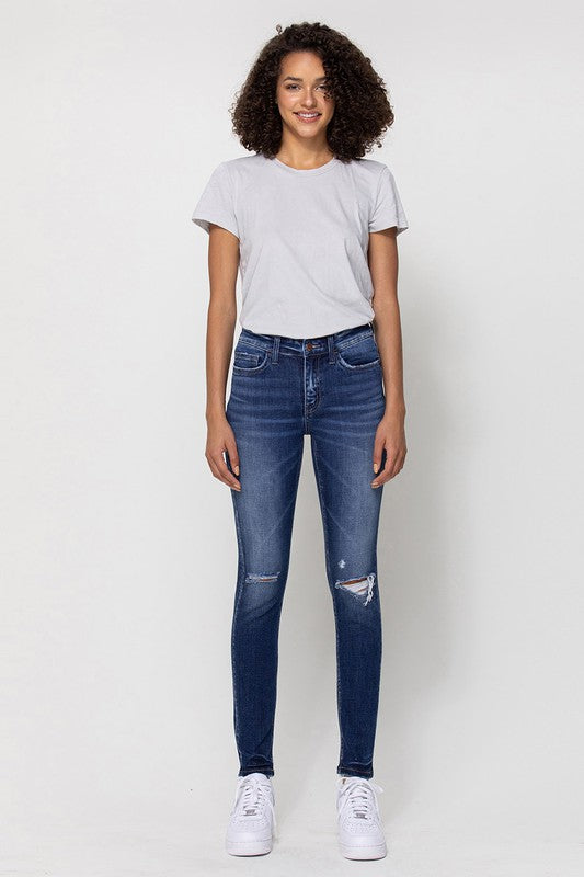 Mid Rise Ankle Skinny W/Distressed Hem