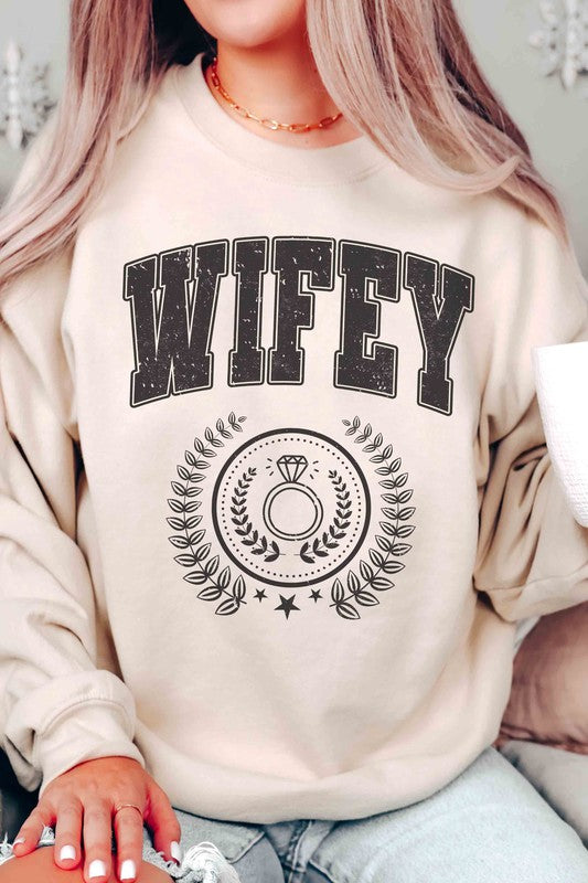 PLUS SIZE - WIFEY WREATH Graphic Sweatshirt